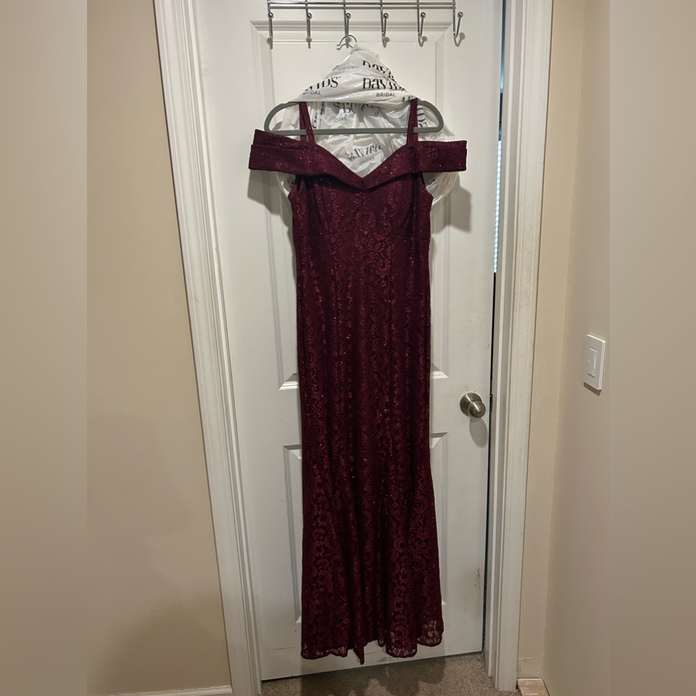 David’s Bridal R&M Richards Dress Size 8